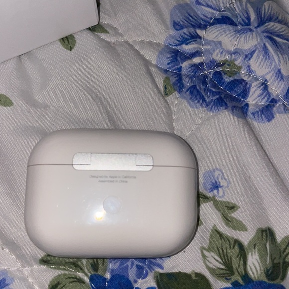 Apple AirPods Pro - Picture 7 of 10